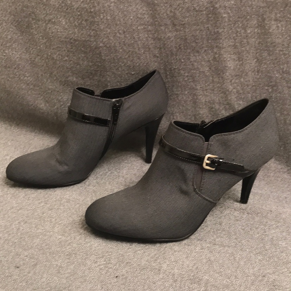 Nine West | 8M Ankle Bootie 3.5in Heel - Picture 1 of 3